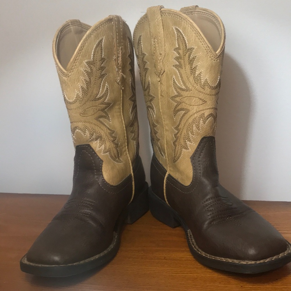 Kids size 11 Roper cowboy boot